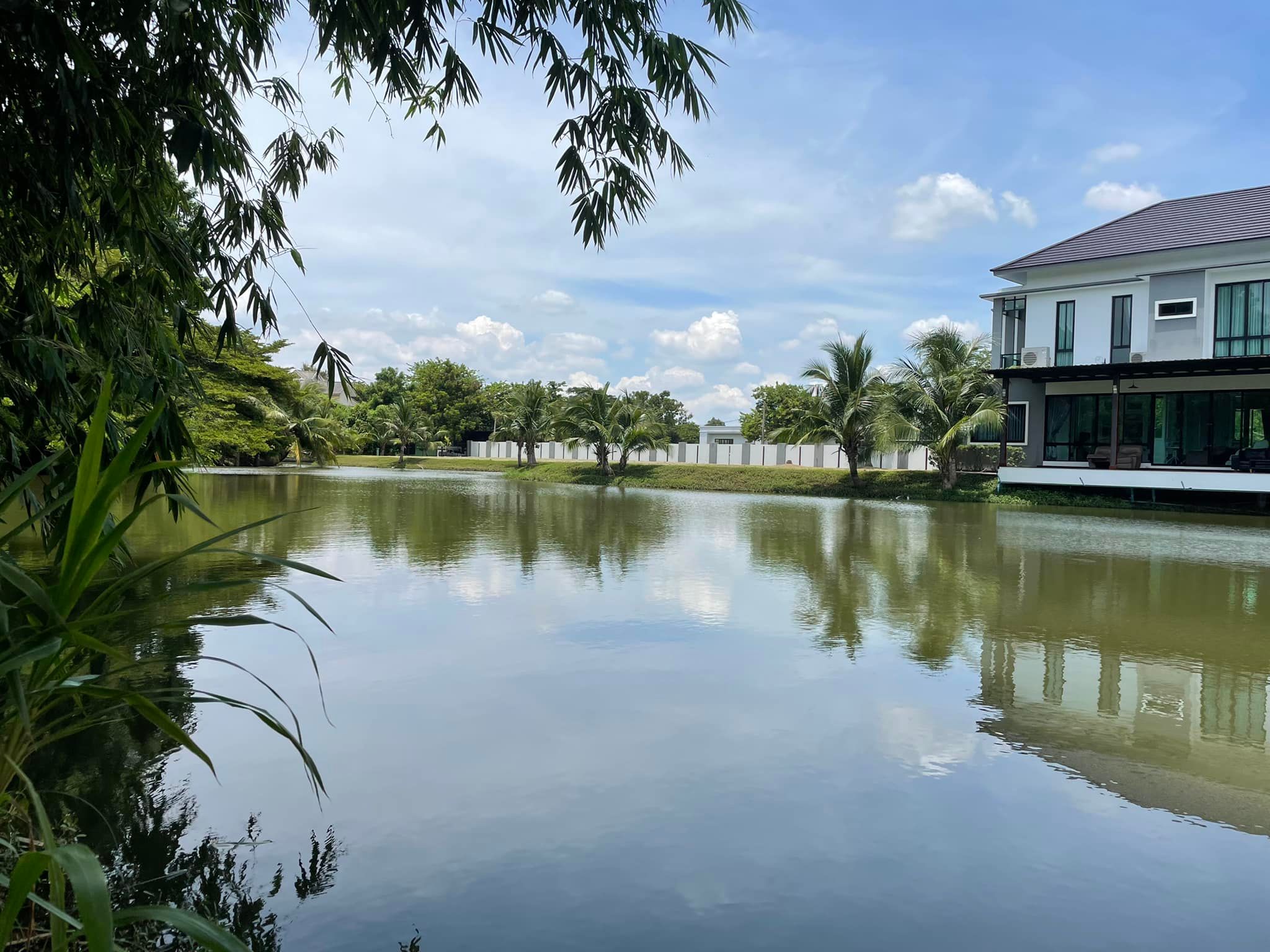 ขายที่ดินติดน้ำ หมู่บ้านไม้อิงธาร บางกรวย ใกล้มหิดล ศาลายา 200-600 ตรว.